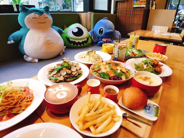 森林小徑健行店享受美食